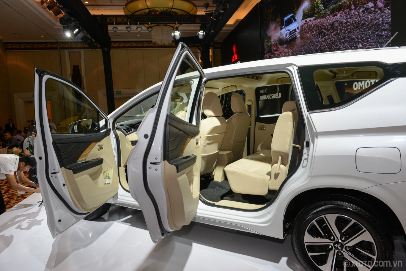 ngoai-that-mitsubishi-xpander-nhin-ben-hong-xe-mitsubishi-xpander